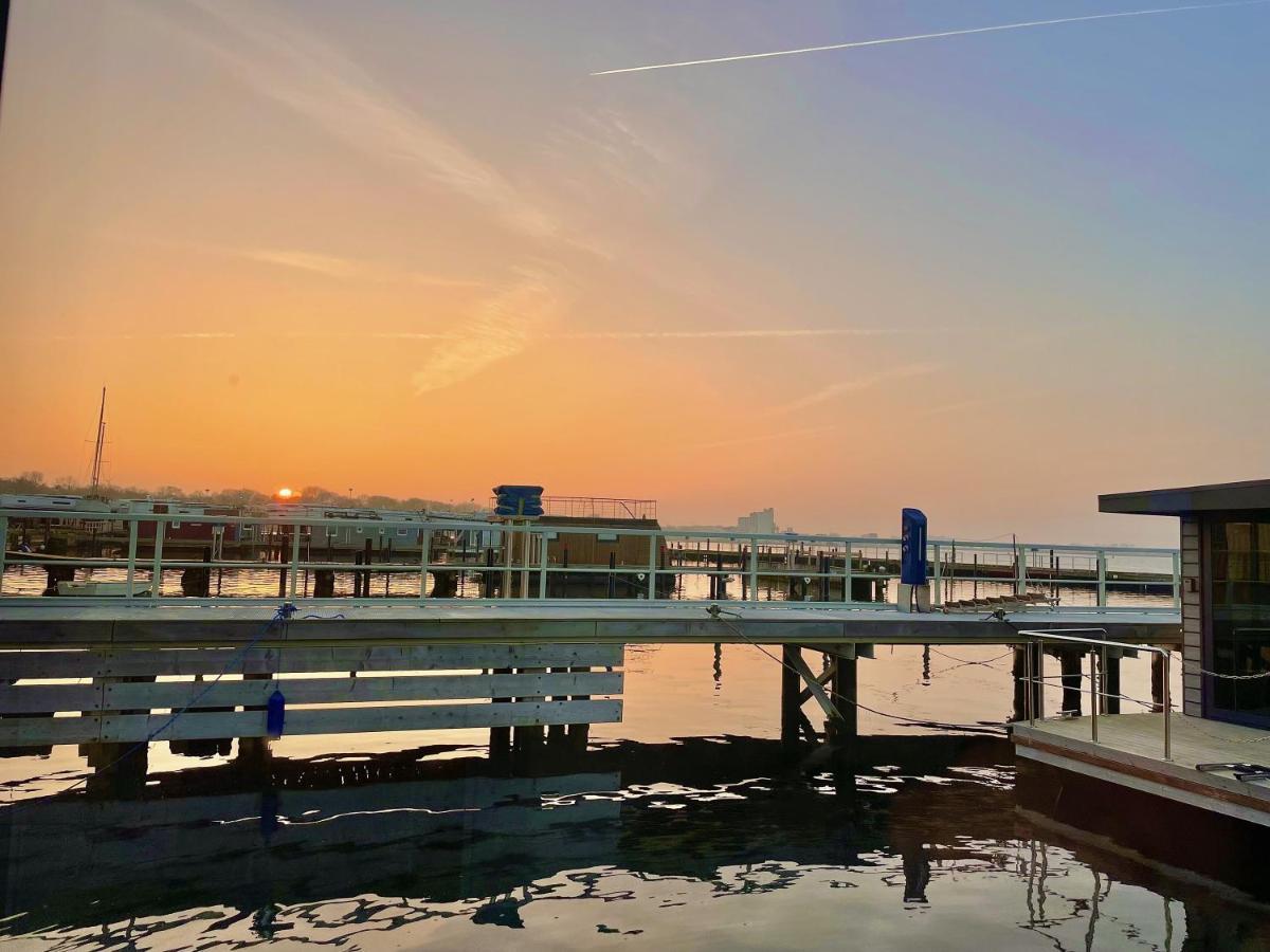 Hausboot Inkl Motorboot, Ostsee Heiligenhafen Exterior photo